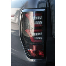 Luci LED Ford Ranger - Vetro Fumè - Sfondo Nero - Led Rosso